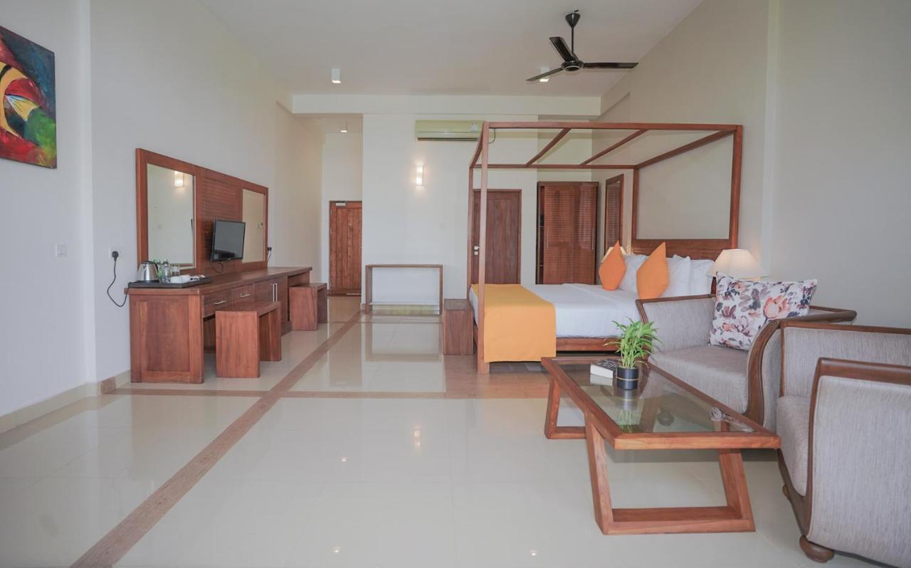 Hotel Breeze Pasikudah Passikudah Exterior foto